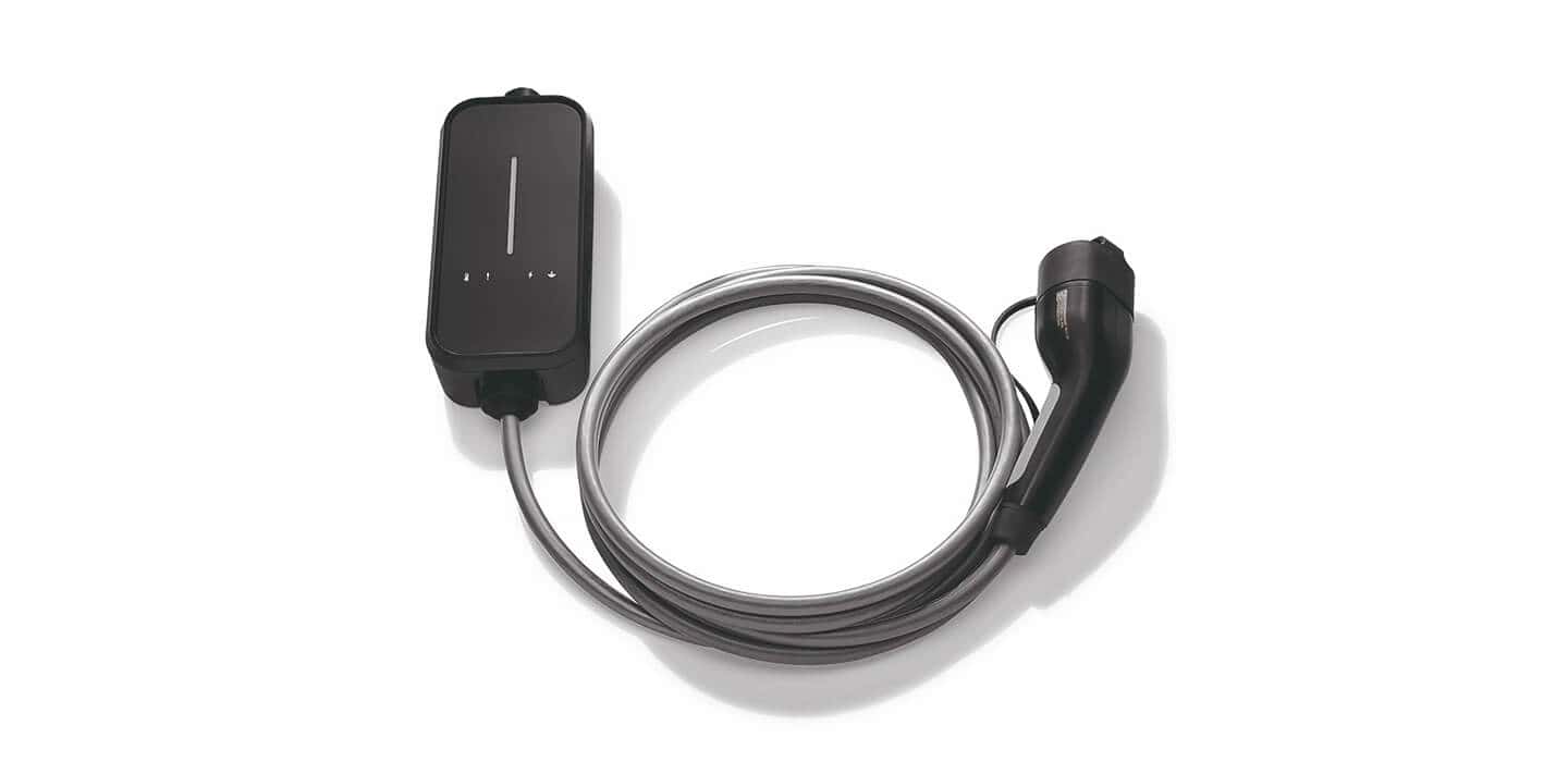 COMPLIMENTARY FLEXIBLE FAST CHARGER