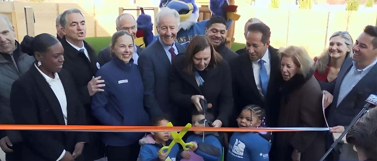 Balise Auto Stands With Square One in Springfield
