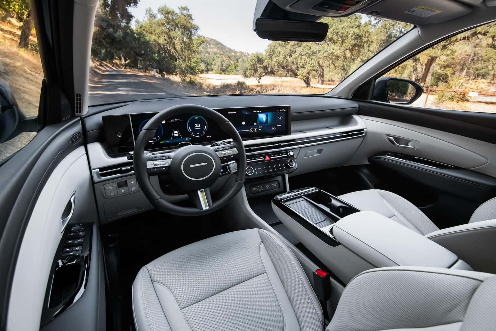2025 Nissan Tucson Hybrid Interior