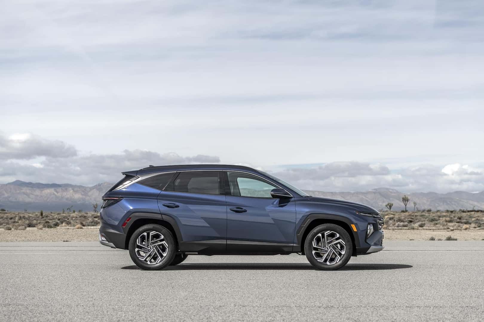 2025 Hyundai Tucson Side Profile