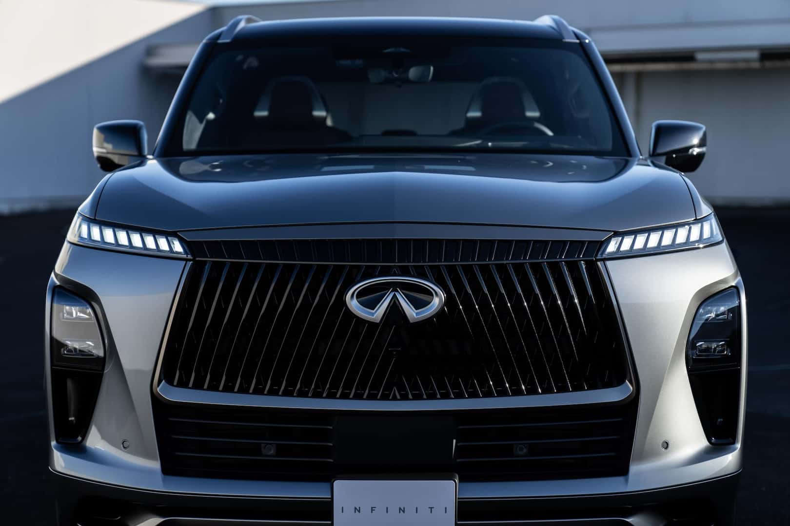 2025 INFINITI QX80 Front Grille View