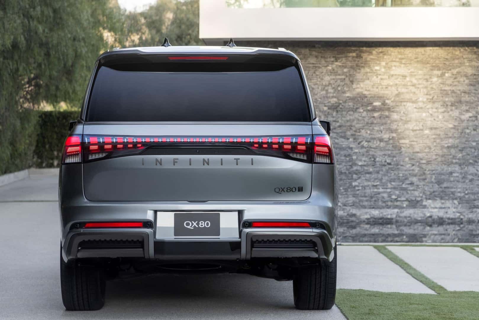 2025 INFINITI QX80 LED taillights