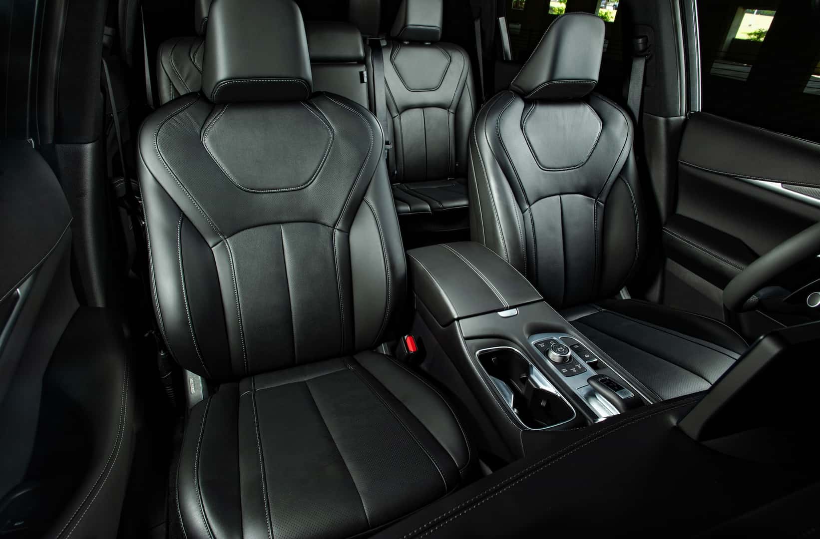 The 2025 INFINITI QX60 effortlessly caters to families with three rows of seating, detailed craftsmanship and intuitive technology.