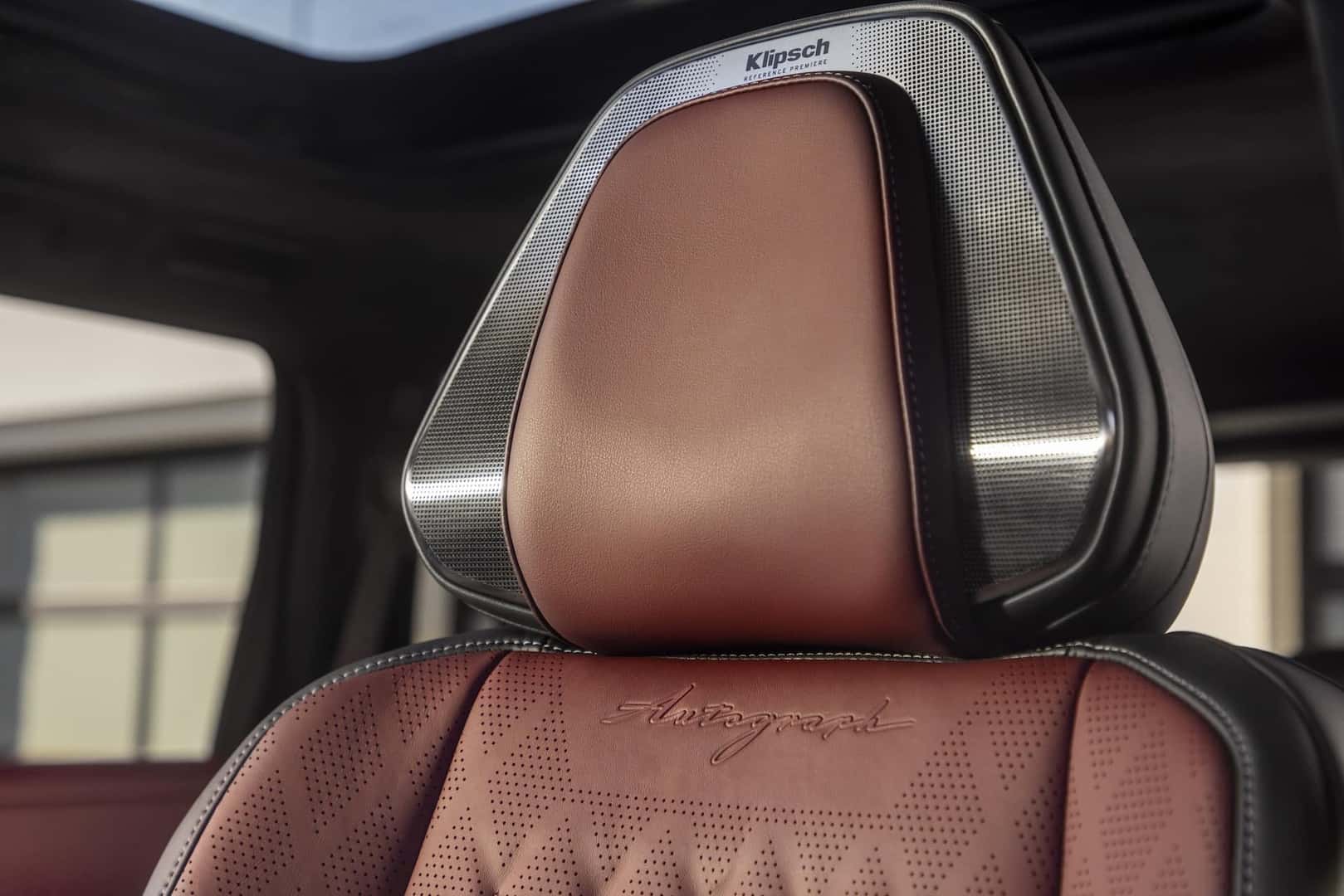 2025 INFINITI QX80 Audio that Isolates Phone Calls Headrest