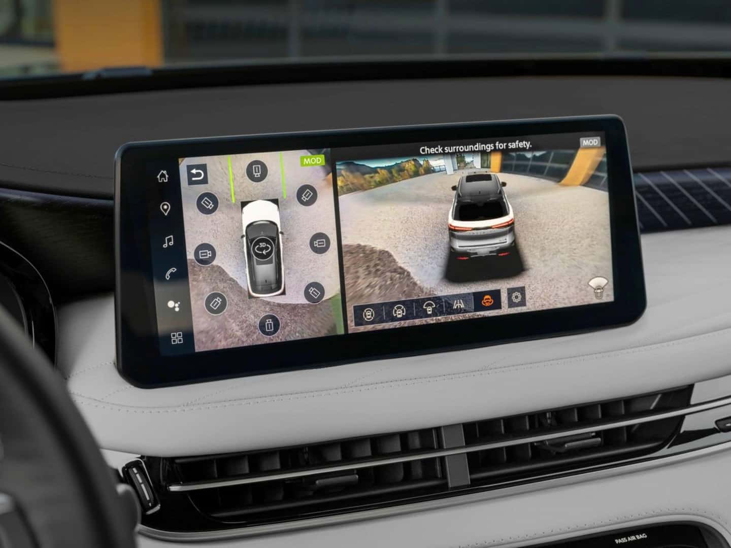 The Detailed Backup And Overhead Camera Of The 2026 INFINIT QX60