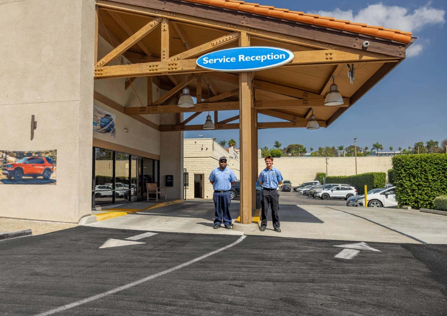 Service advisors at the Hoehn Honda Carlsbad service reception drive