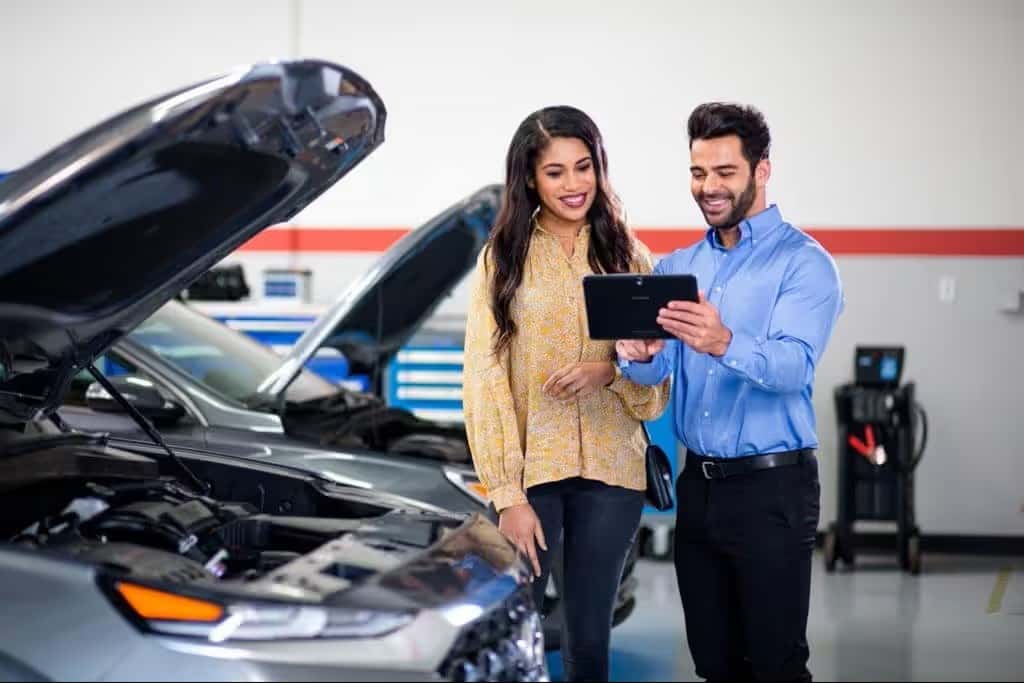 Hyundai mechanic performing maintenance near Coconut Creek, FL at King Hyundai Service Center