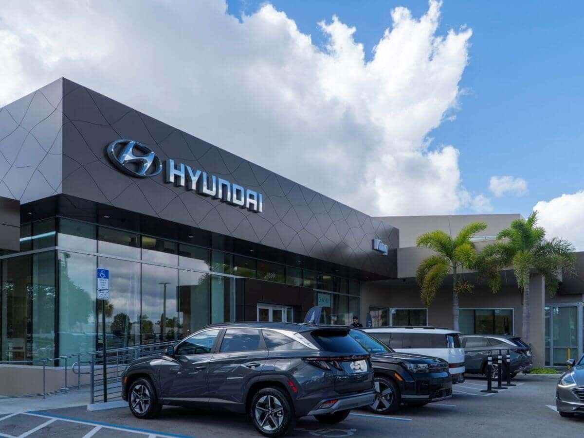 Hyundai dealership serving Tamarac drivers at King Hyundai in Deerfield Beach, FL