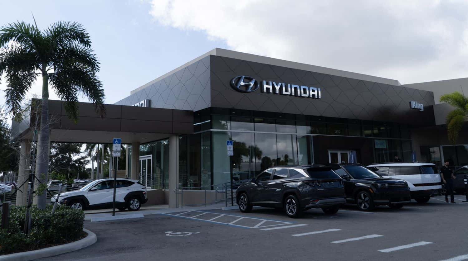 Hyundai dealership serving Oakland Park drivers at King Hyundai in Deerfield Beach, FL