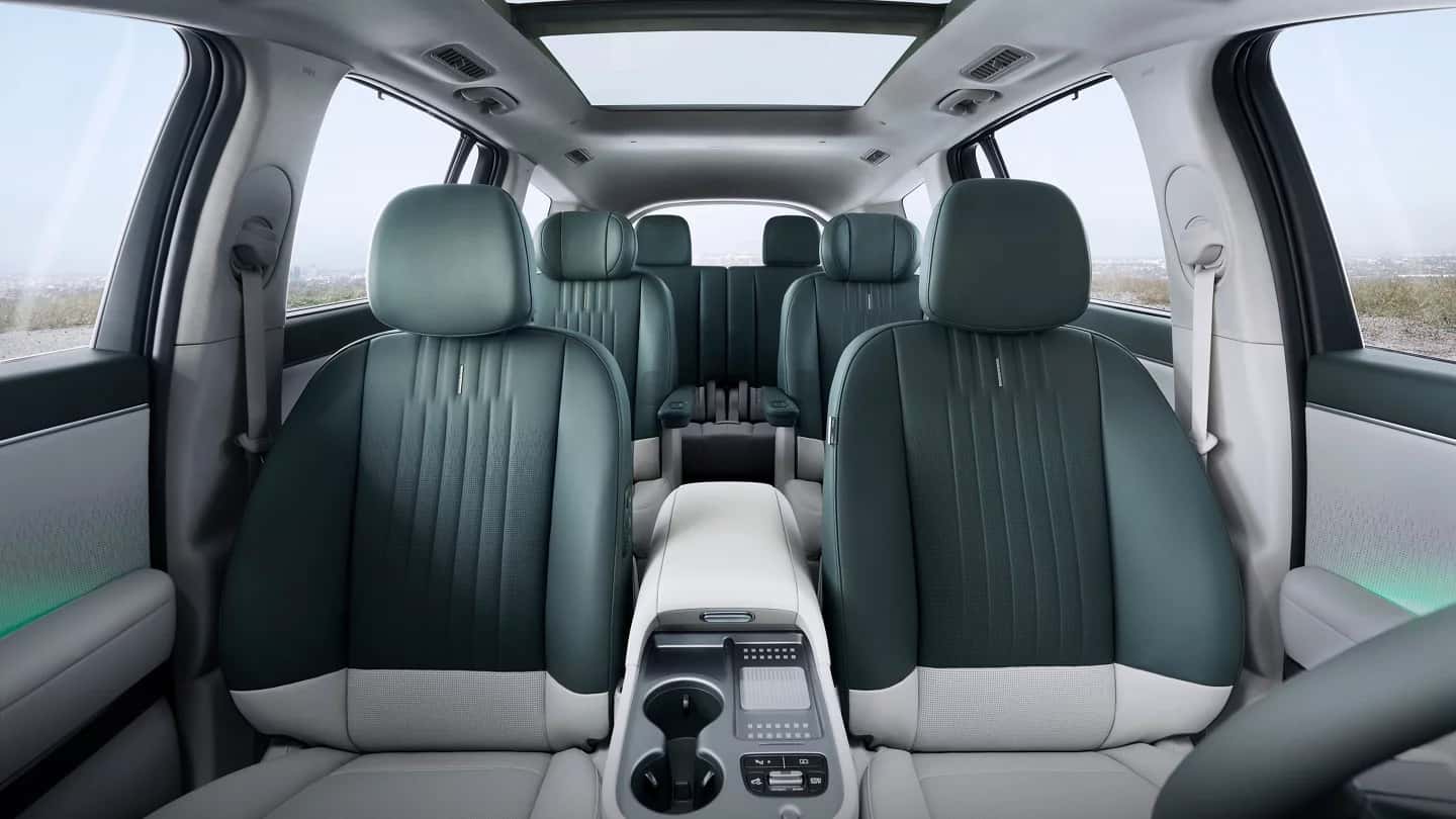 the interior of a 2026 ioniq 9 showcasing the front to back and 3 rows