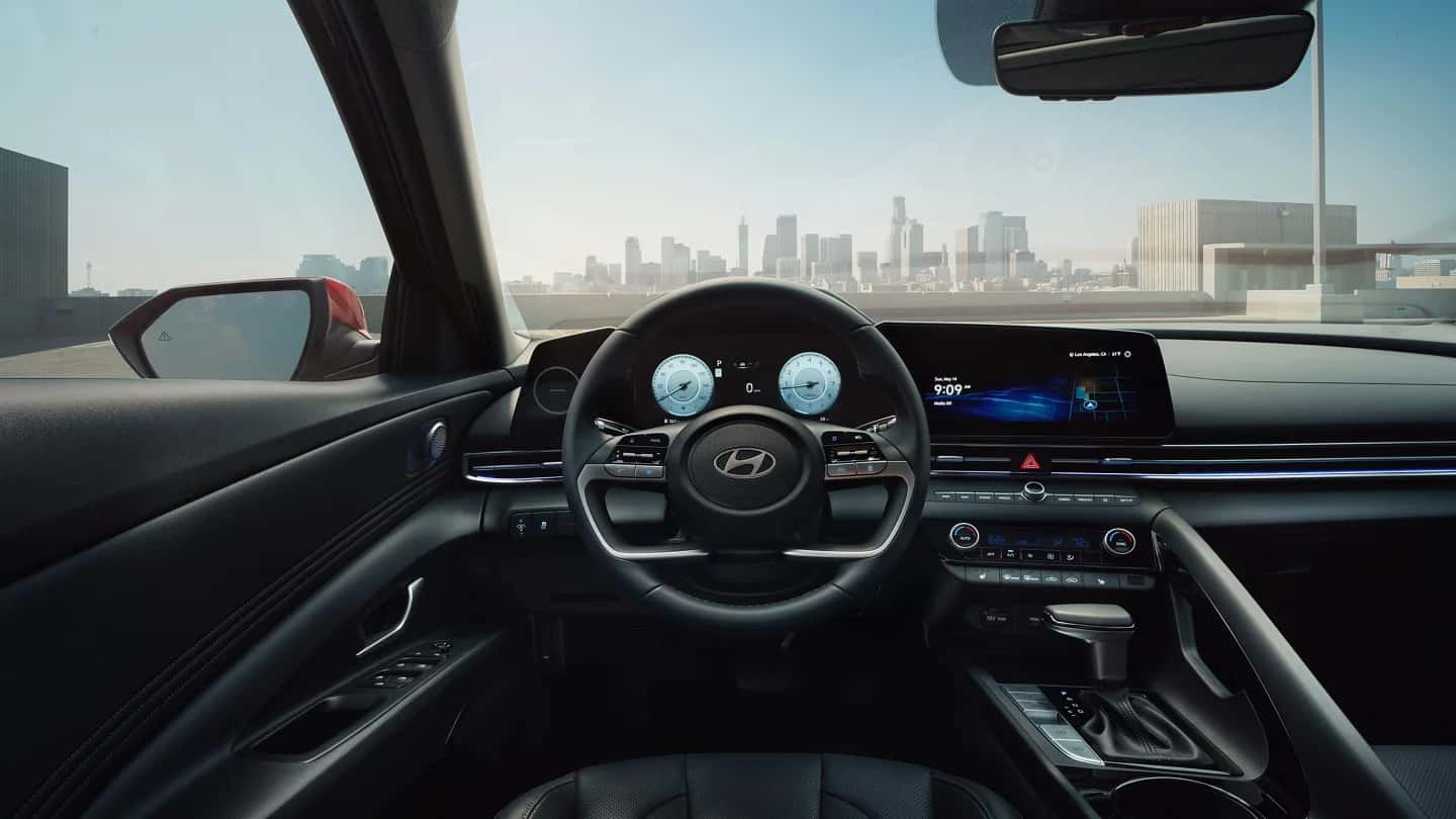 the advanced technology in a 2025 hyundai elantra